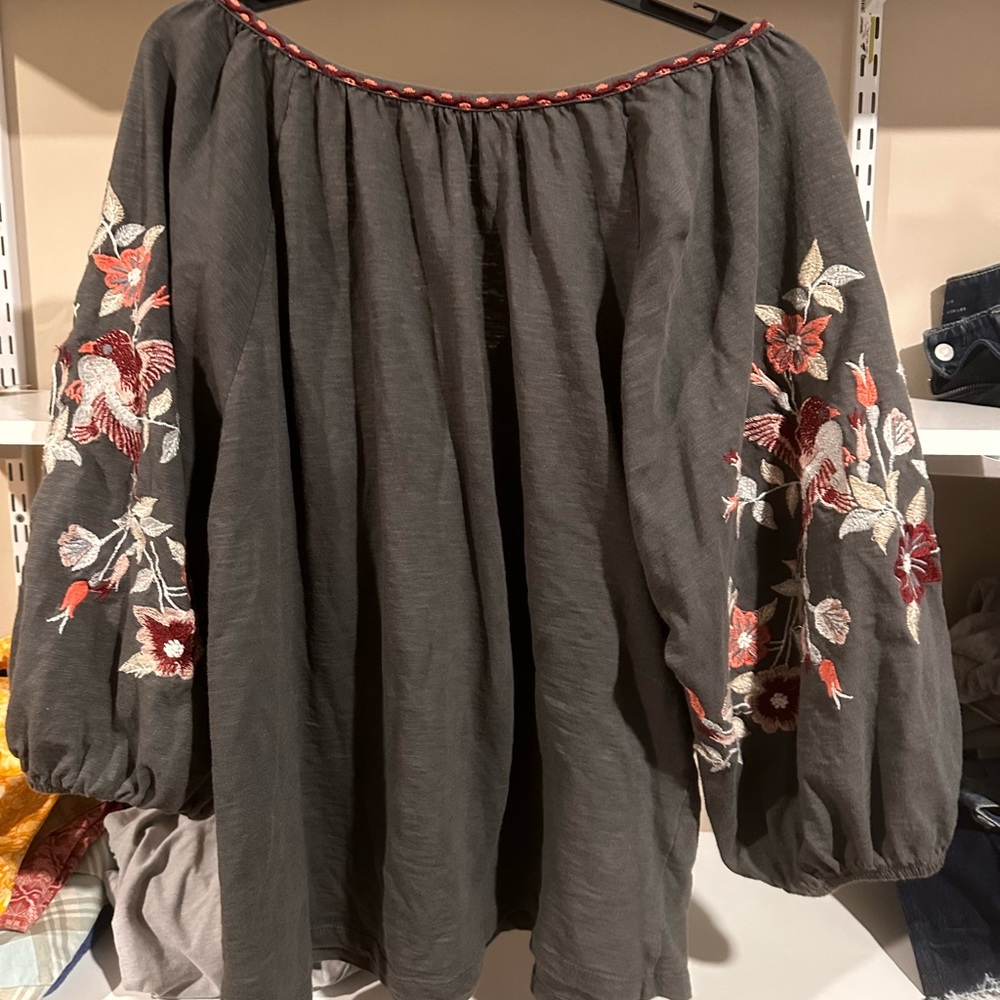 Flowy arm blouse